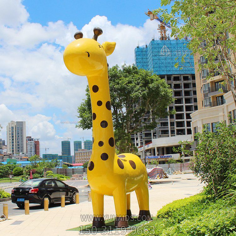 可愛的卡通長頸鹿，大型卡通動物景觀雕塑