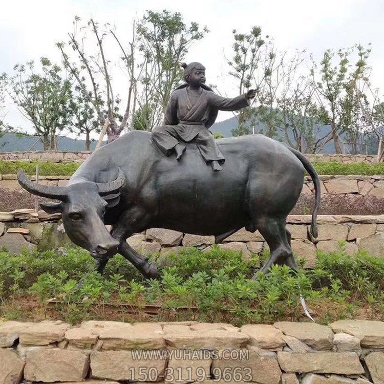 景區(qū)路邊大型玻璃鋼坐在牛背上的兒童景觀雕塑