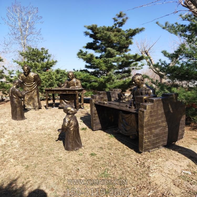 公園草地擺放玻璃鋼仿銅古代教書先生景觀雕塑