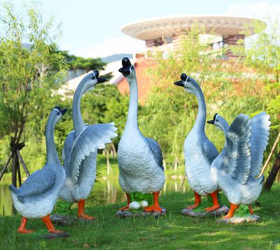 養(yǎng)殖場(chǎng)玻璃鋼仿真，彩繪天鵝雕塑