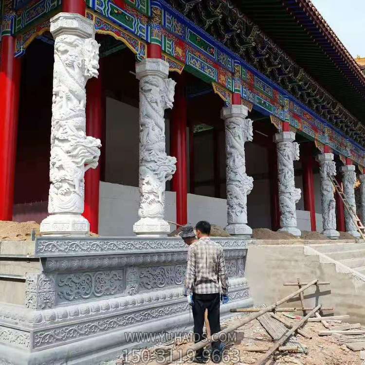 景區(qū)寺廟古建筑門前擺放漢白玉石雕龍石柱雕塑