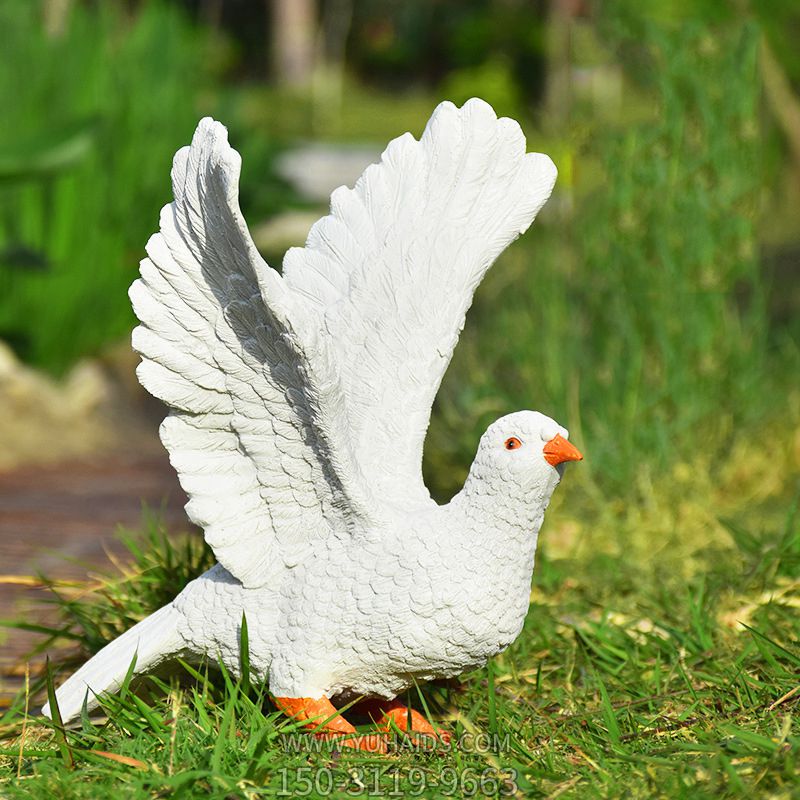 公寓草坪仿真動物玻璃鋼材質(zhì)起飛的鴿子雕塑